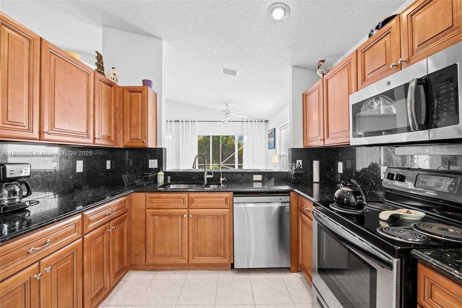 Small Image of 9650 HARBOUR LAKE CIR, Boynton Beach Number 6