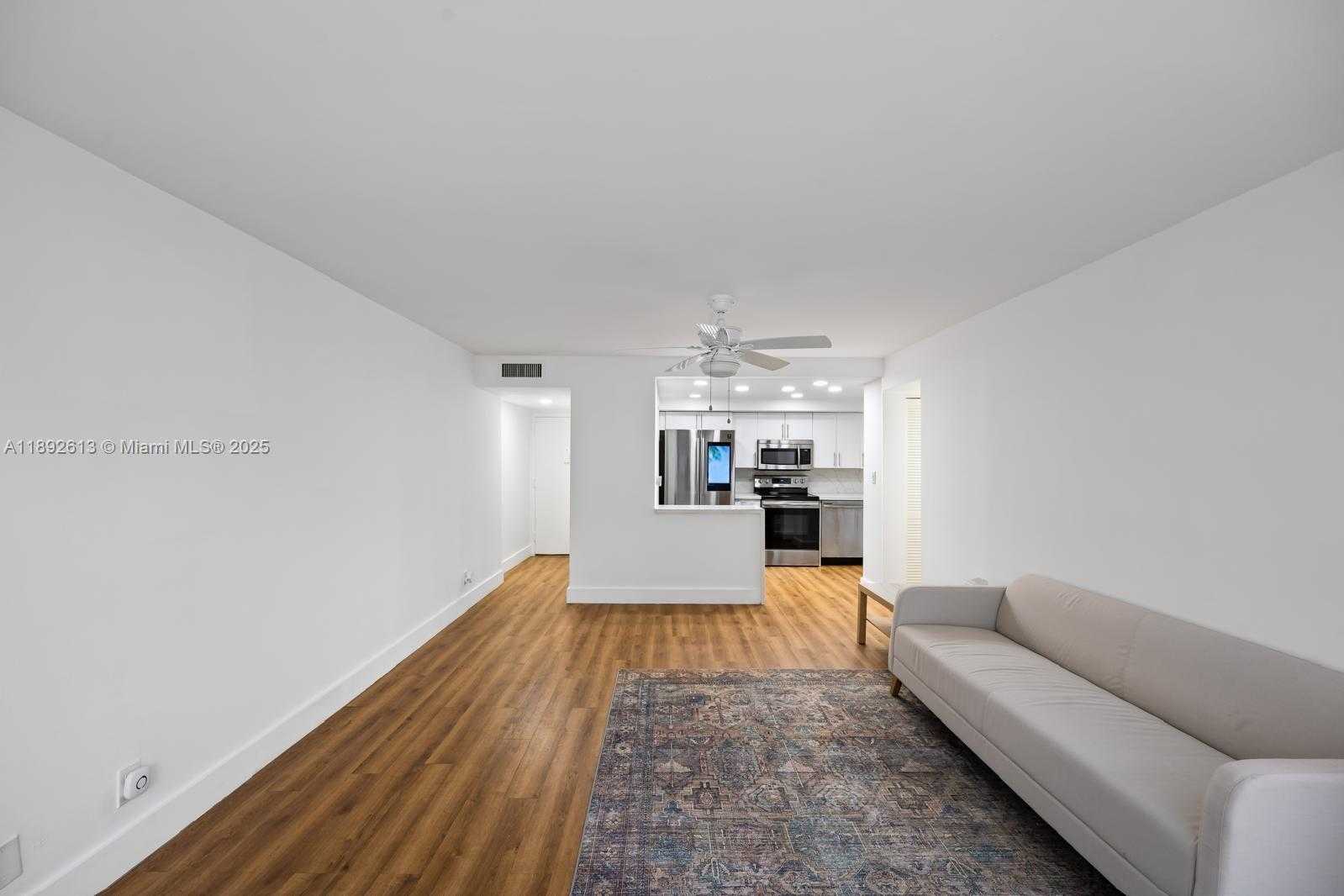 Small Image of 1440 BRICKELL BAY DR #307, Miami Number 5