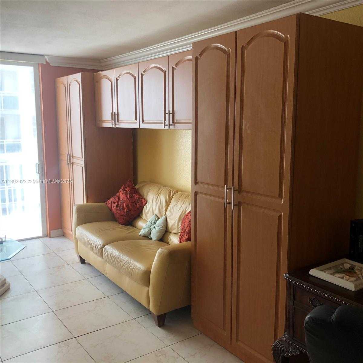 Small Image of 6969 COLLINS AVE #814, Miami Beach Number 4
