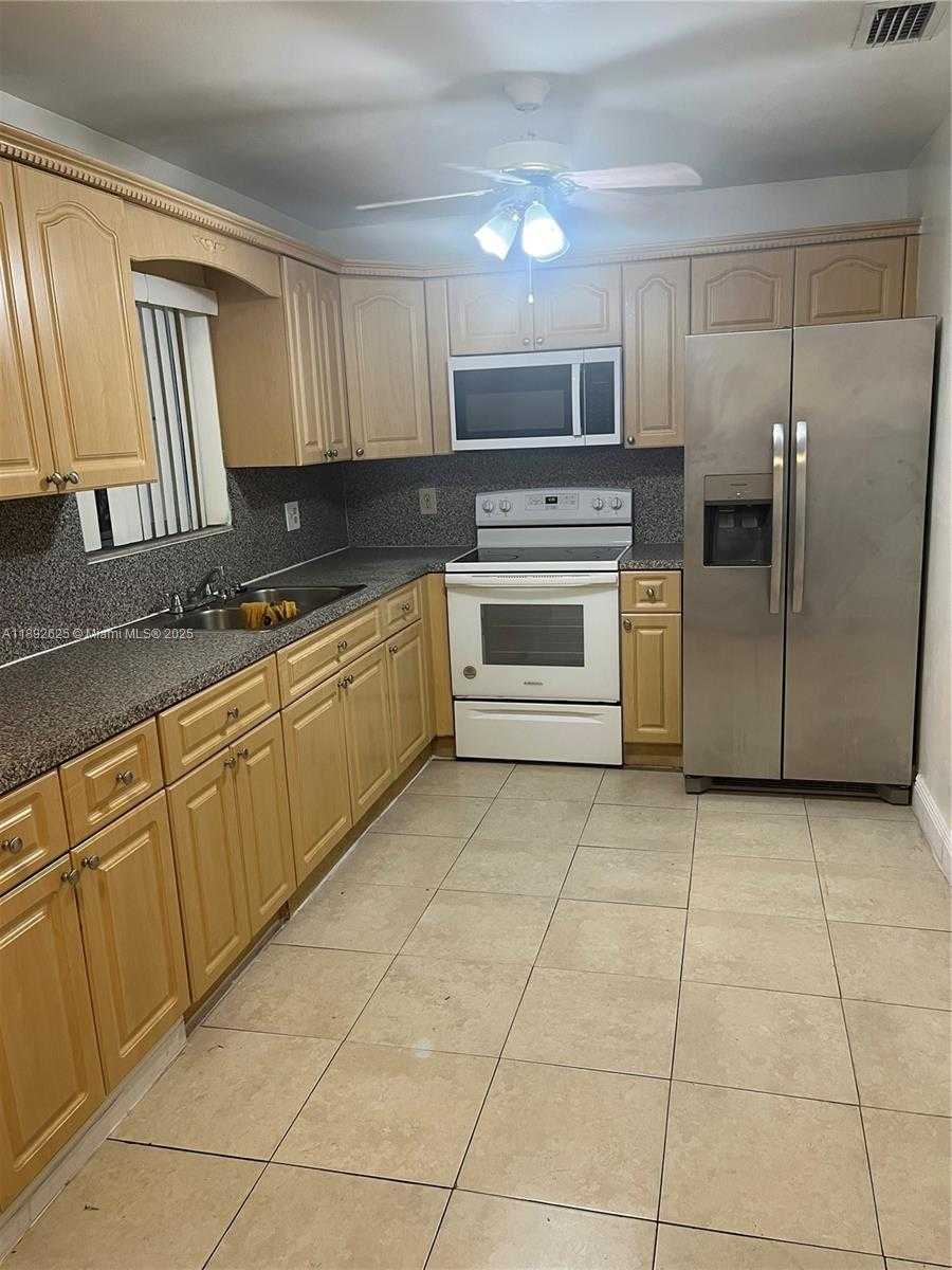 Small Image of 2528 WEST 65TH ST #2528, Hialeah Number 11