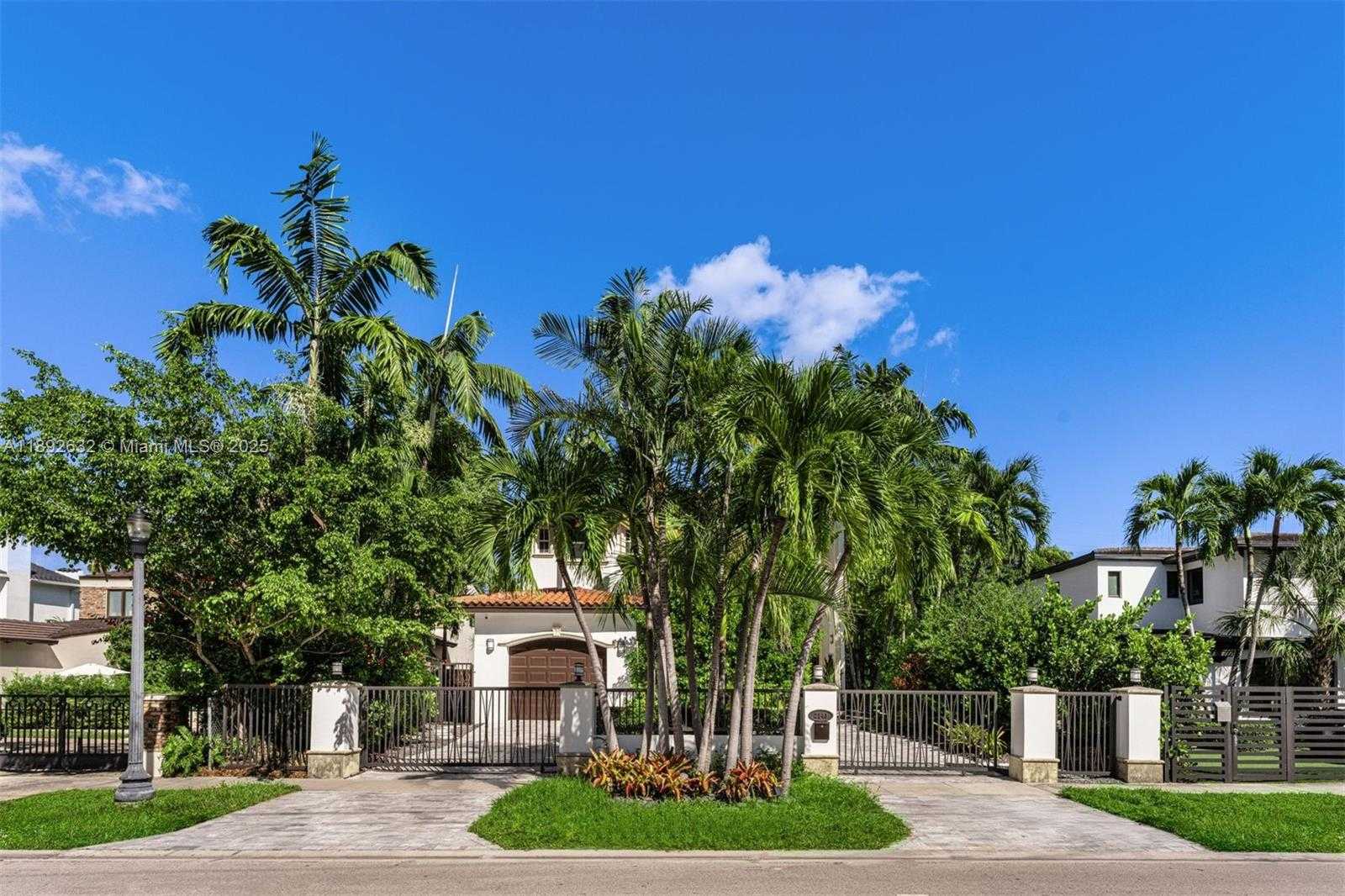 Small Image of 2143 NORTH BAY RD, Miami Beach Number 2