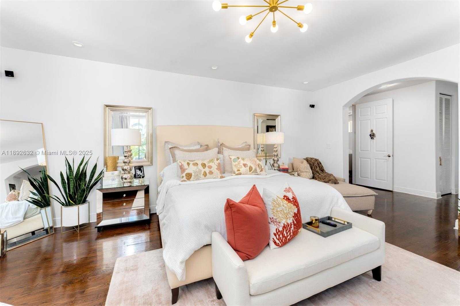 Small Image of 2143 NORTH BAY RD, Miami Beach Number 24