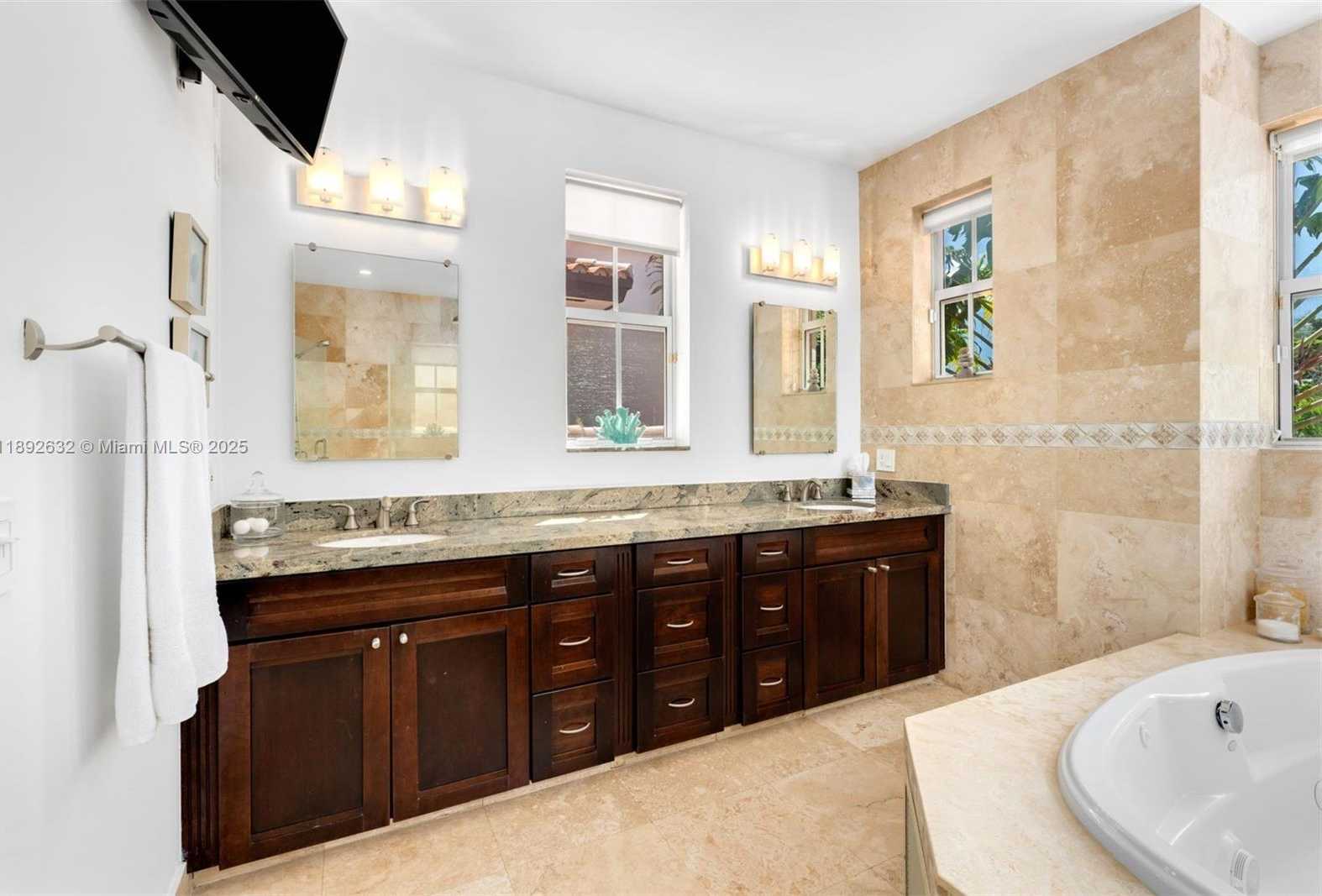 Small Image of 2143 NORTH BAY RD, Miami Beach Number 26