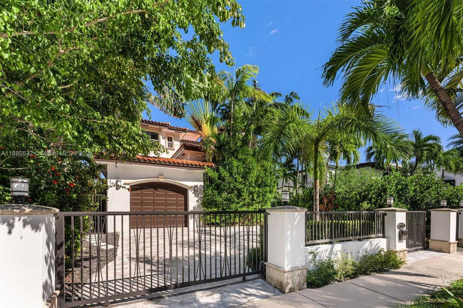 Small Image of 2143 NORTH BAY RD, Miami Beach Number 3