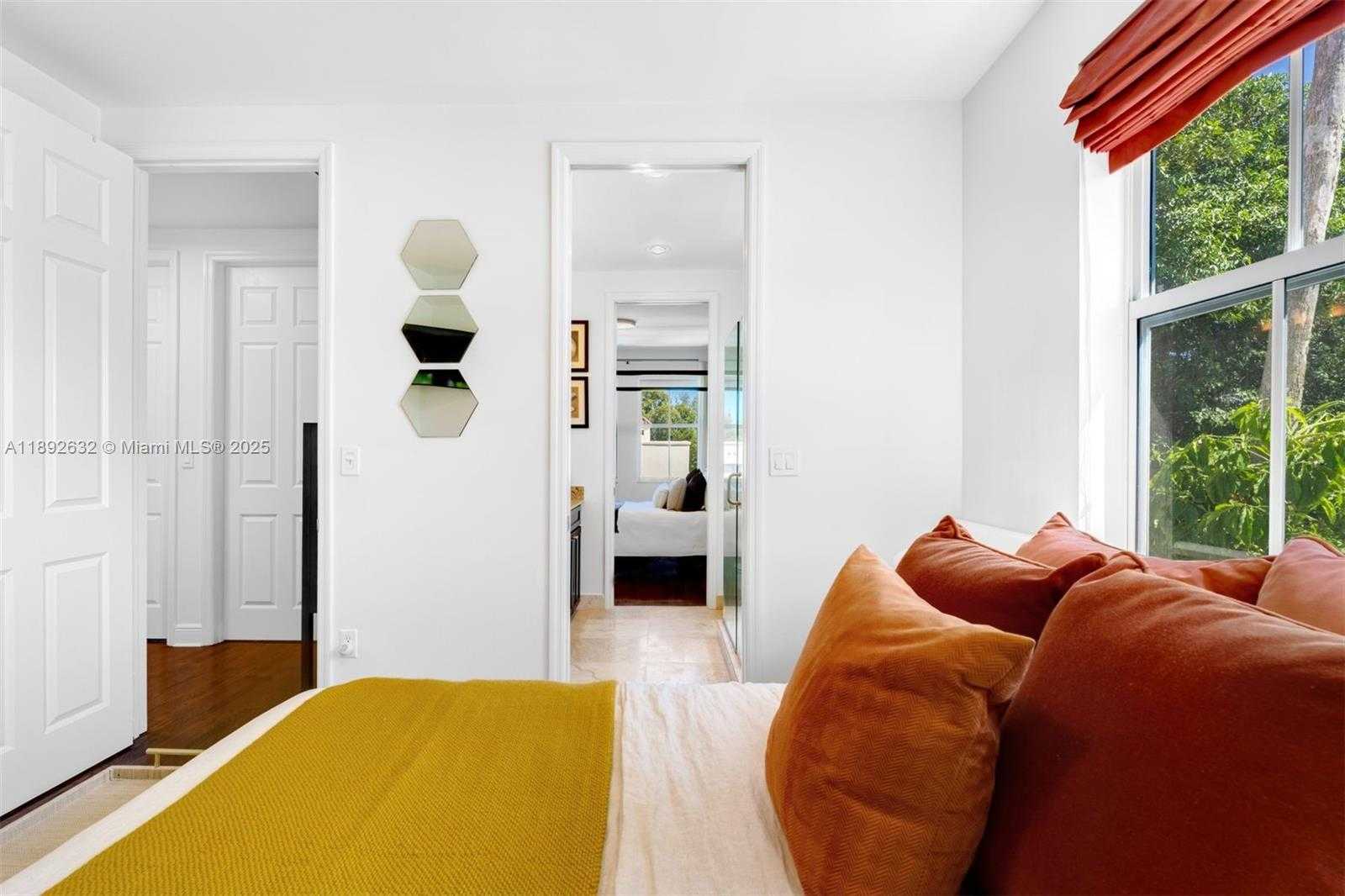 Small Image of 2143 NORTH BAY RD, Miami Beach Number 32