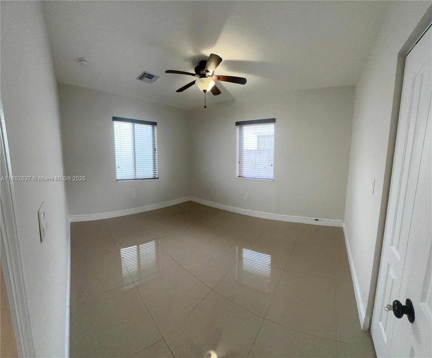Small Image of 2155 BIARRITZ DR, Miami Beach Number 10