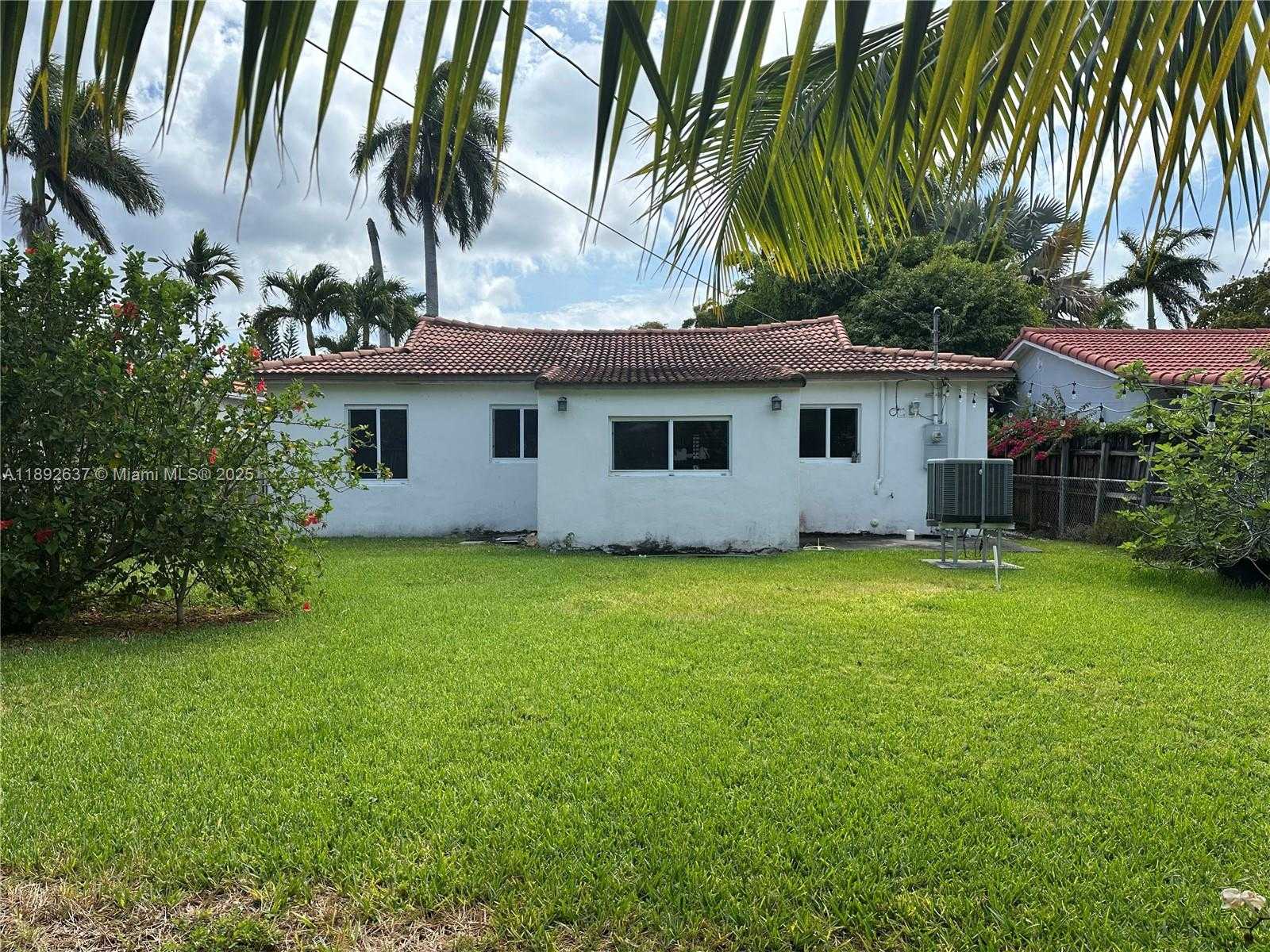 Small Image of 2155 BIARRITZ DR, Miami Beach Number 18