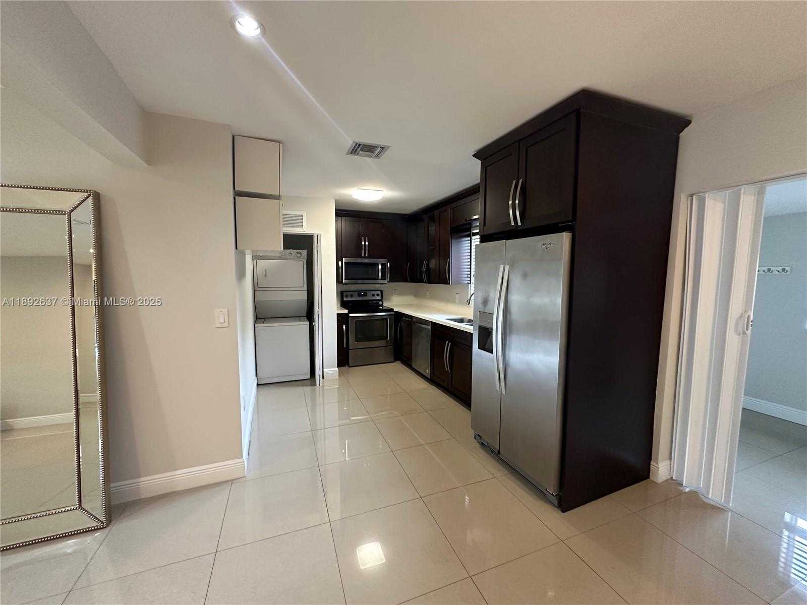 Small Image of 2155 BIARRITZ DR, Miami Beach Number 6
