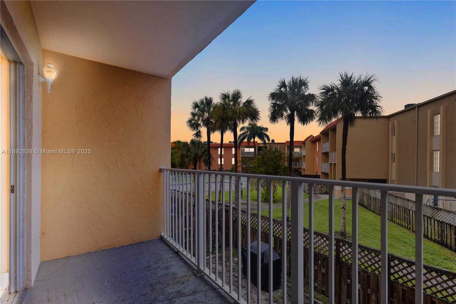 Small Image of 5201 GENEVA WAY #213, Doral Number 16