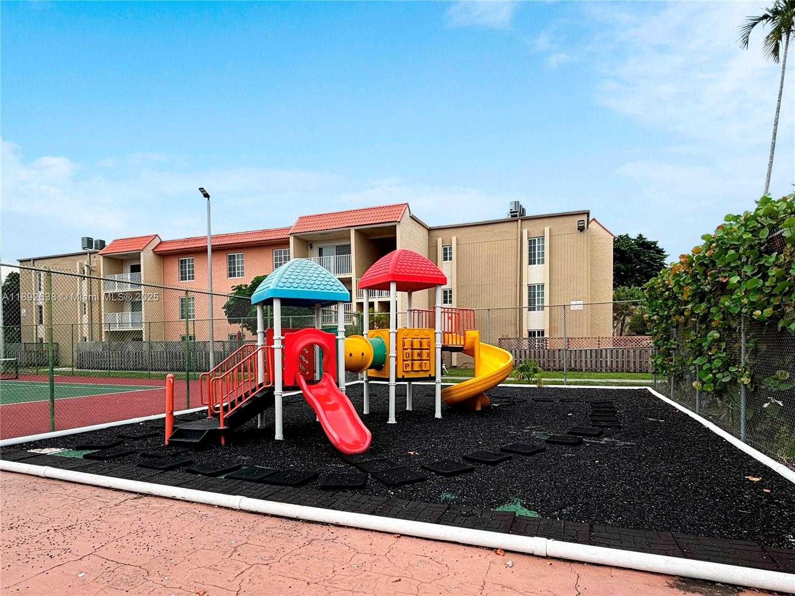 Small Image of 5201 GENEVA WAY #213, Doral Number 19