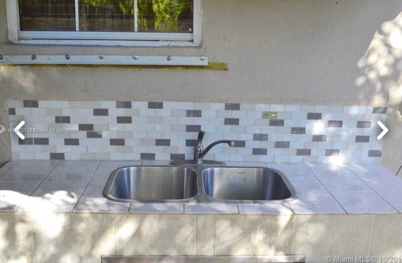 Small Image of 2400 SOUTH WEST 62ND AVE, Miami Number 15