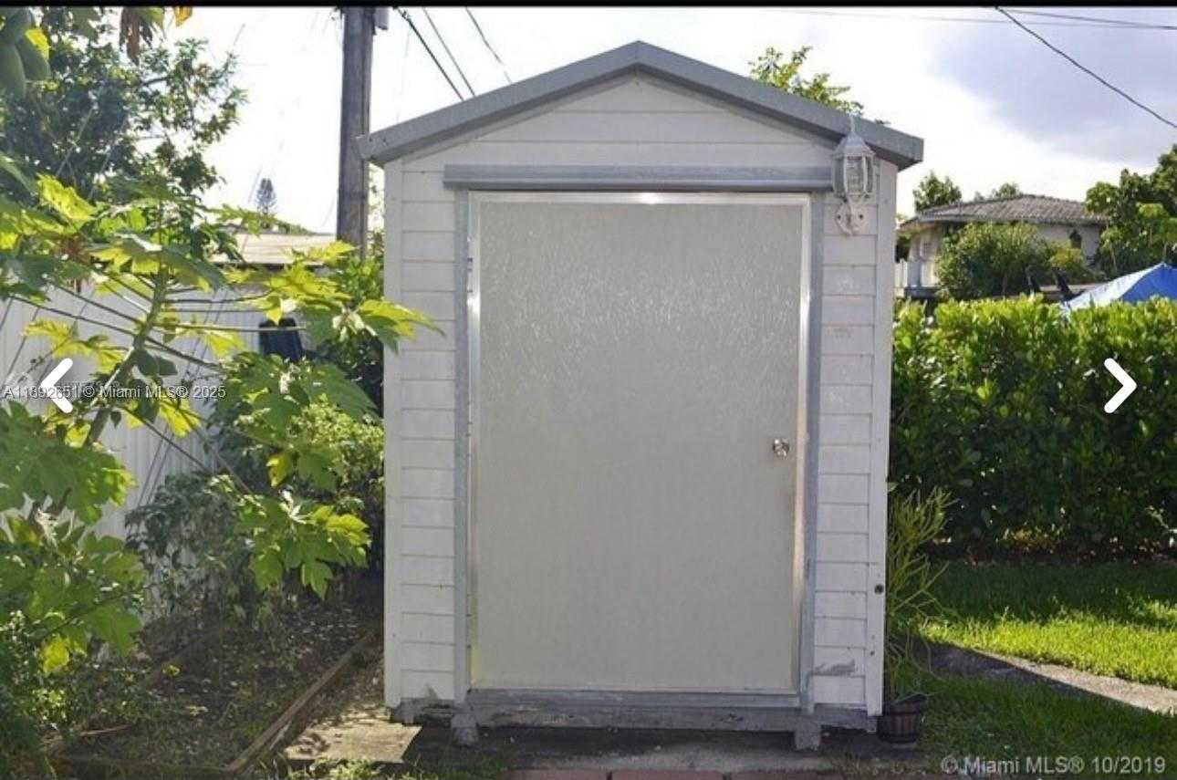 Small Image of 2400 SOUTH WEST 62ND AVE, Miami Number 4
