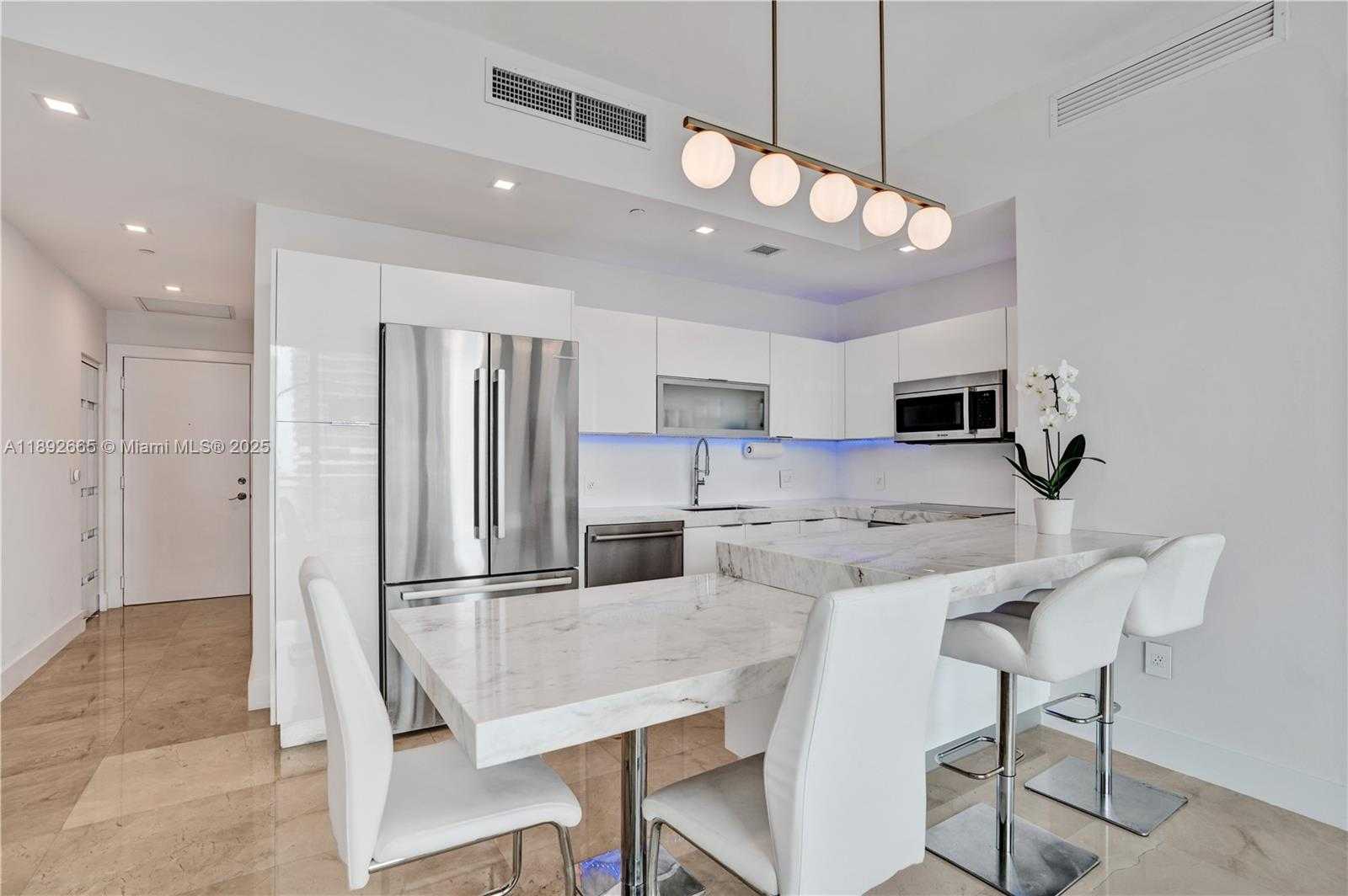 Small Image of 950 BRICKELL BAY DR #4707, Miami Number 10