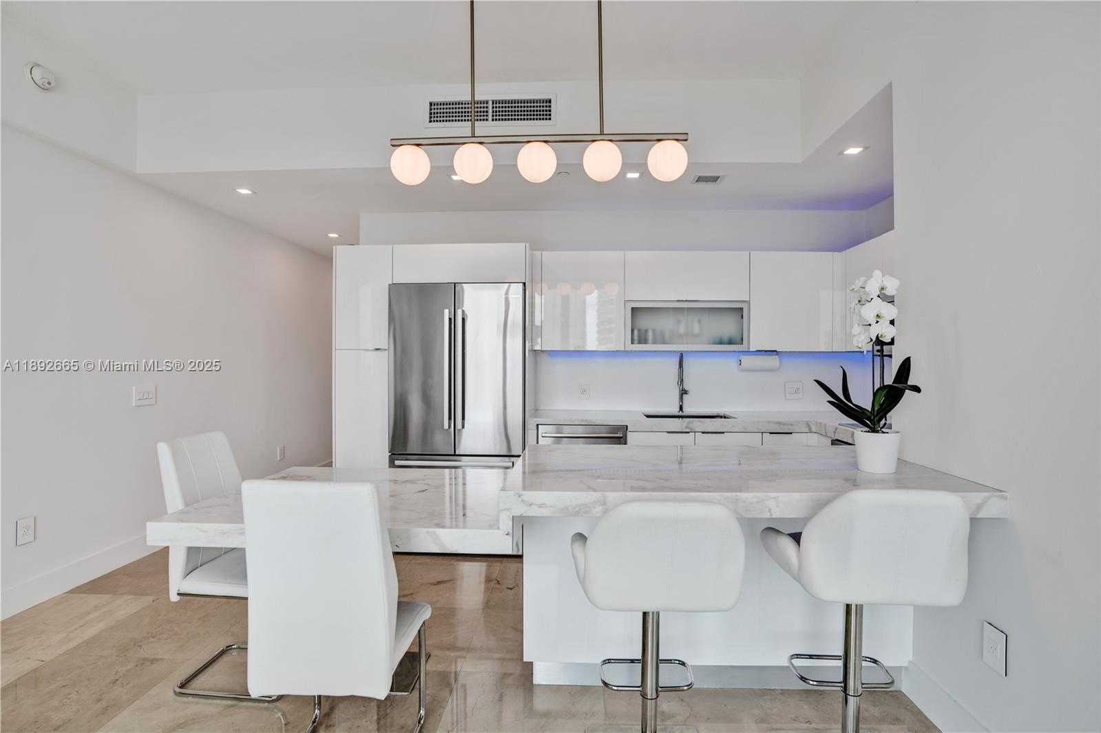 Small Image of 950 BRICKELL BAY DR #4707, Miami Number 11