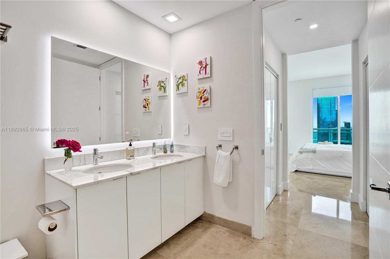 Small Image of 950 BRICKELL BAY DR #4707, Miami Number 13