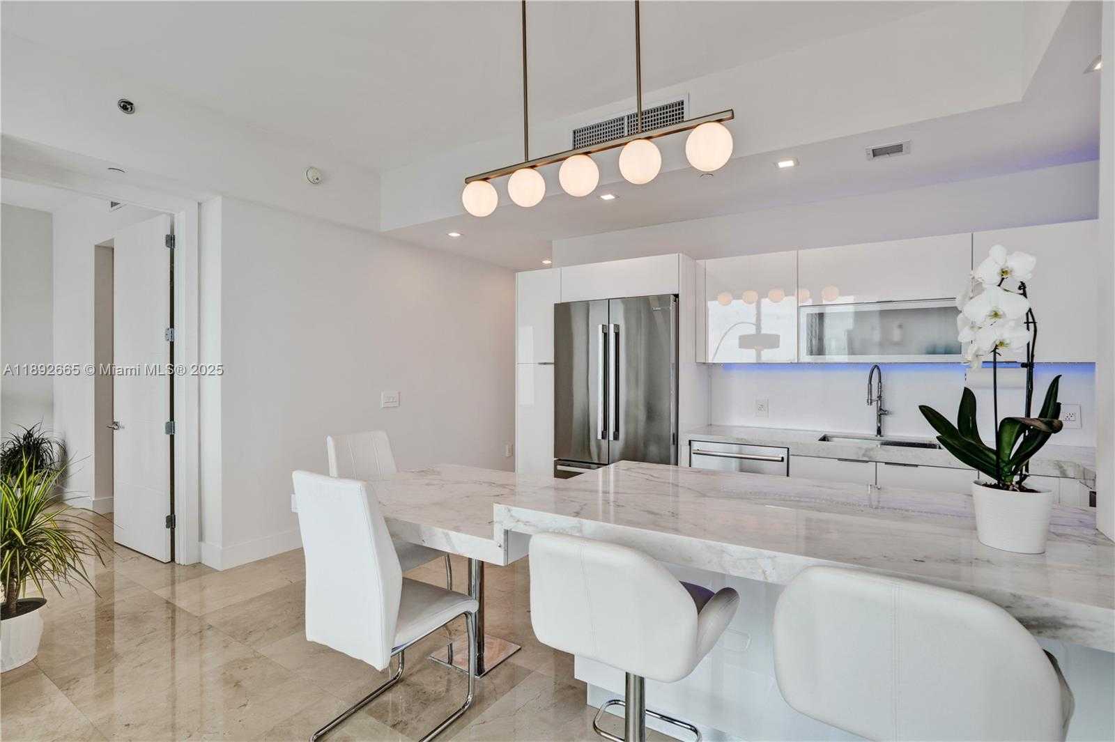 Small Image of 950 BRICKELL BAY DR #4707, Miami Number 9