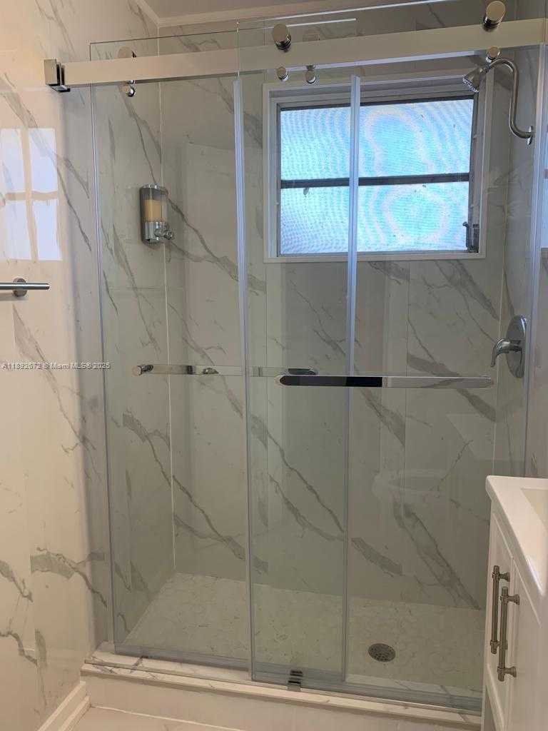 Small Image of 545 MICHIGAN AVE #6, Miami Beach Number 4