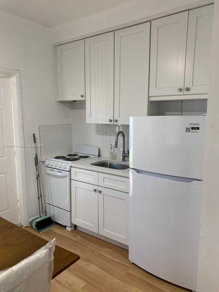 Small Image of 545 MICHIGAN AVE #6, Miami Beach Number 7