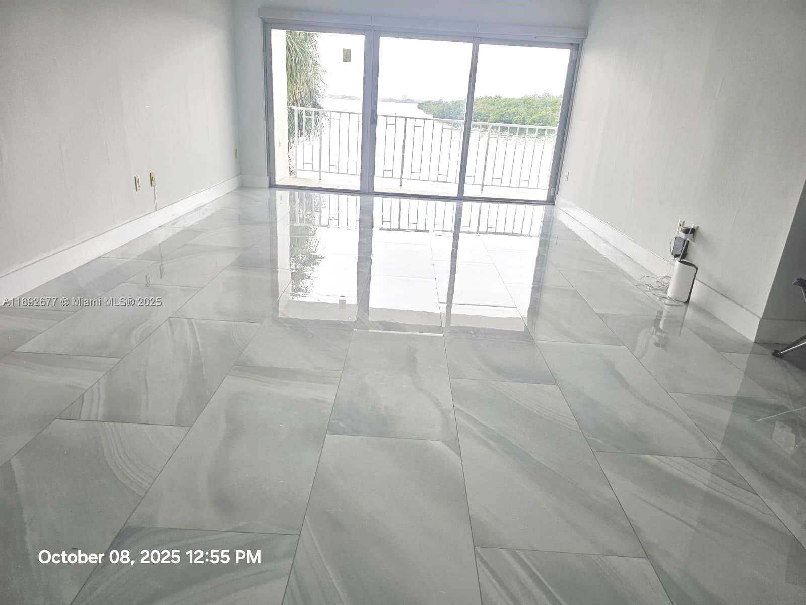 Small Image of 500 BAYVIEW DR #222, Sunny Isles Beach Number 3