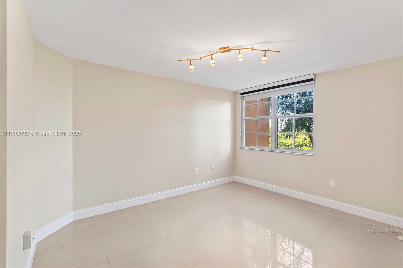 Small Image of 19655 EAST COUNTRY CLUB DR #6501, Aventura Number 18