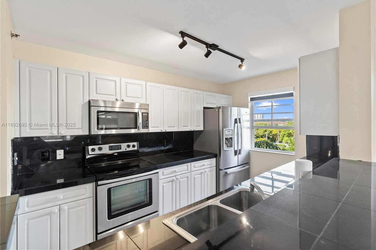 Small Image of 19655 EAST COUNTRY CLUB DR #6501, Aventura Number 8