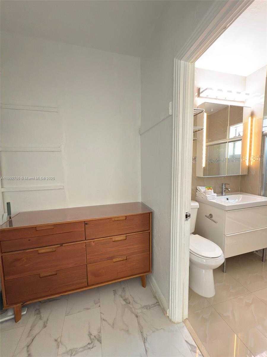 Small Image of 545 MICHIGAN AVE #7, Miami Beach Number 15