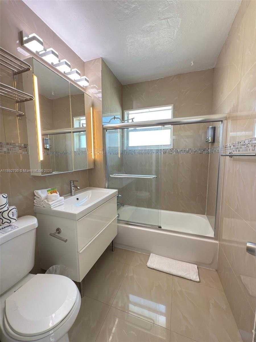 Small Image of 545 MICHIGAN AVE #7, Miami Beach Number 16
