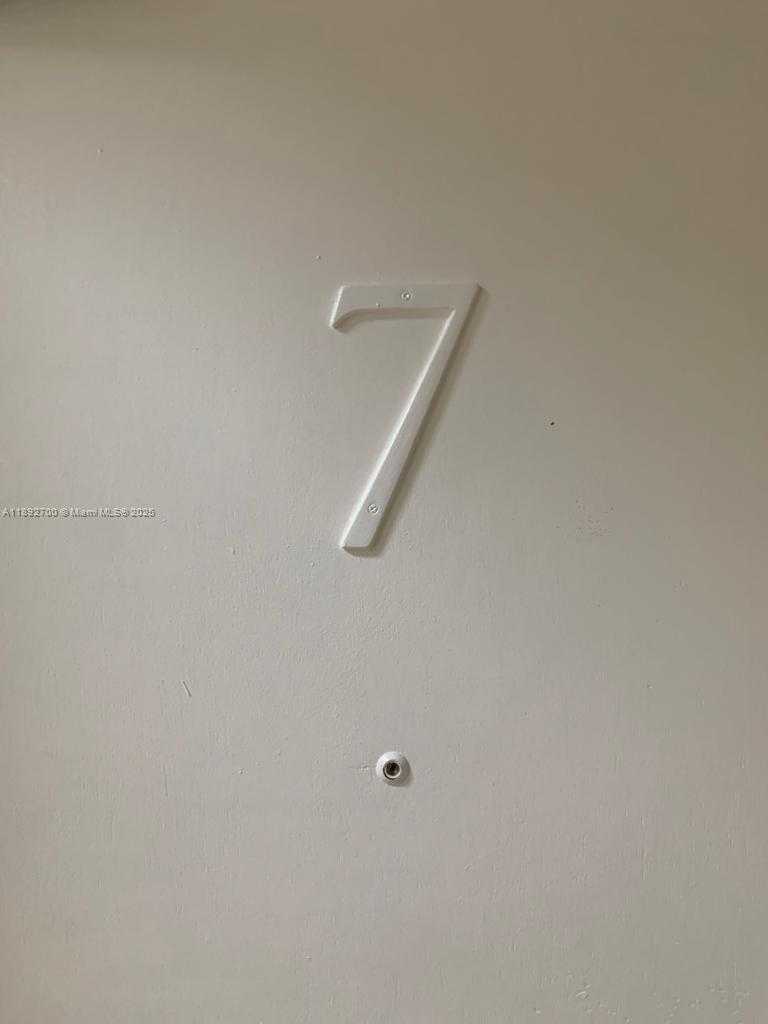 Small Image of 545 MICHIGAN AVE #7, Miami Beach Number 3