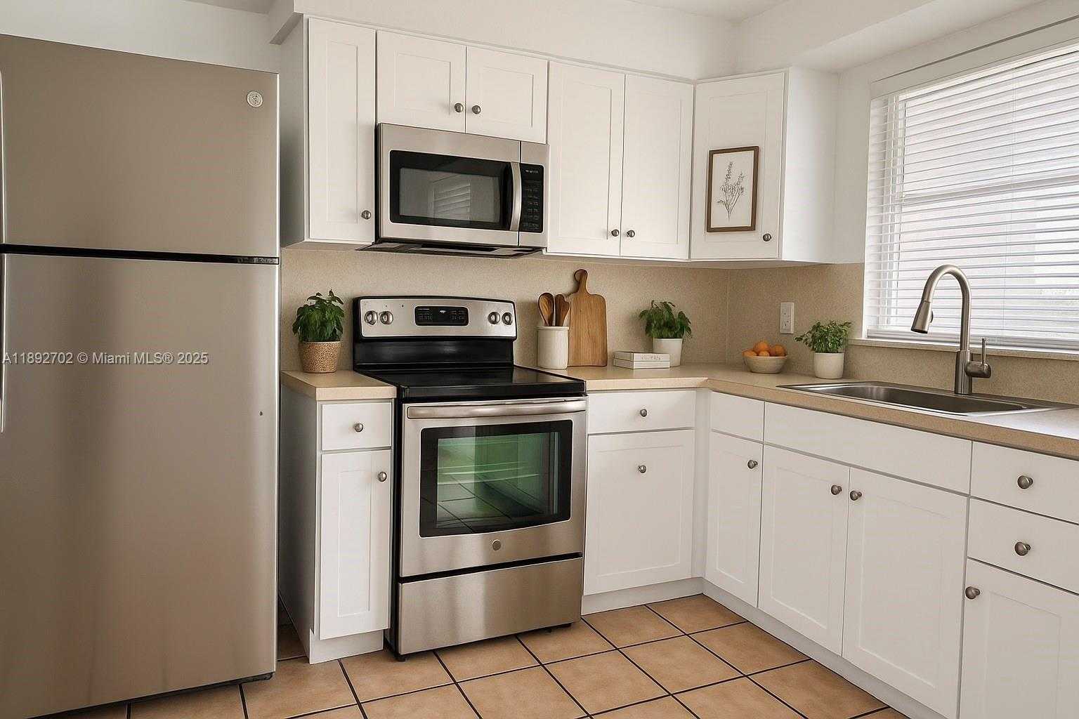 Small Image of 2410 ROOSEVELT ST #REAR, Hollywood Number 2