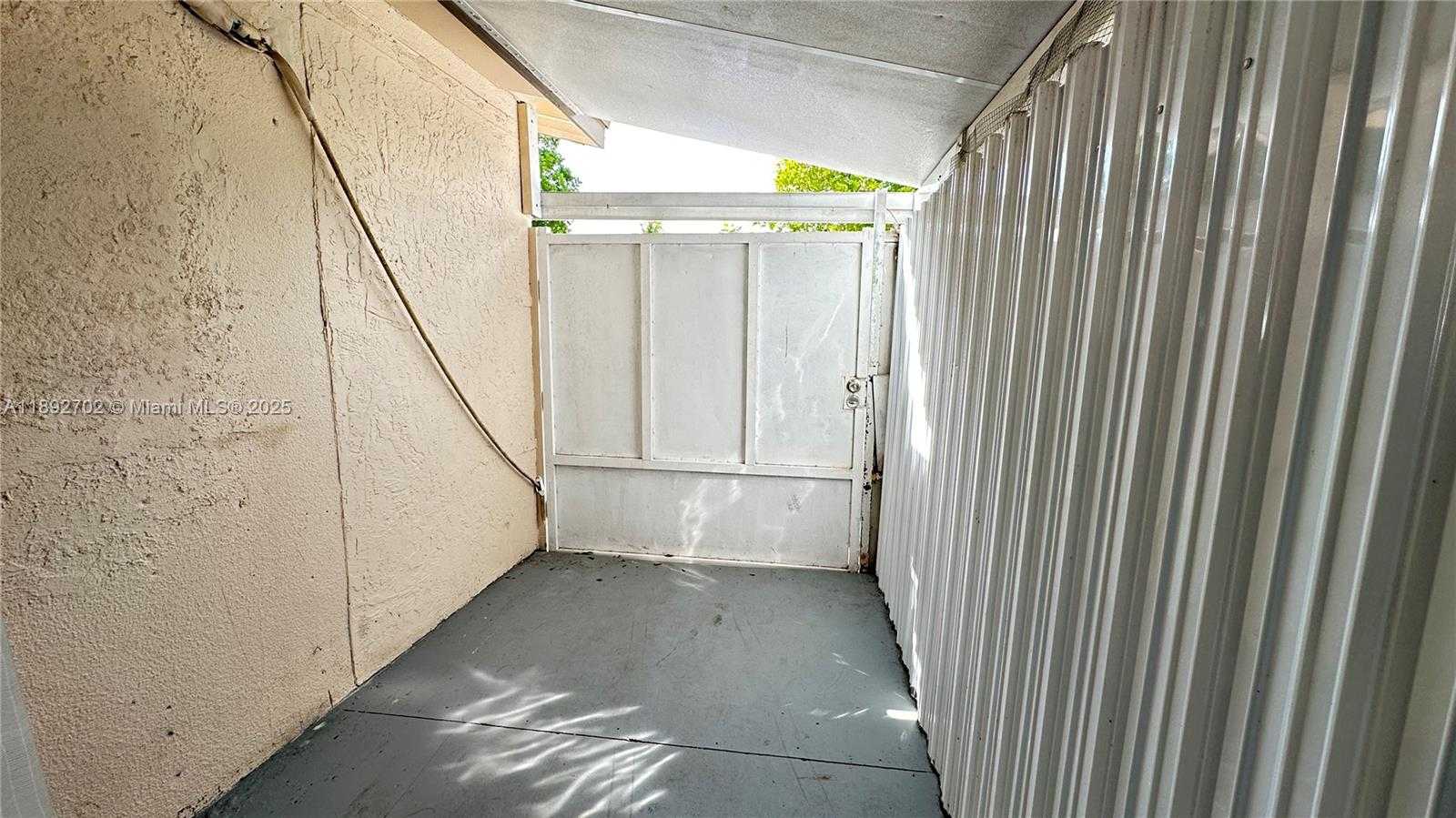 Small Image of 2410 ROOSEVELT ST #REAR, Hollywood Number 4