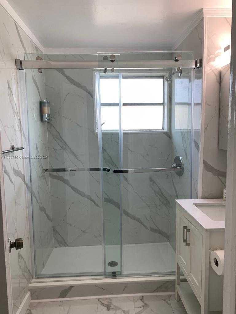 Small Image of 545 MICHIGAN AVE #8, Miami Beach Number 6