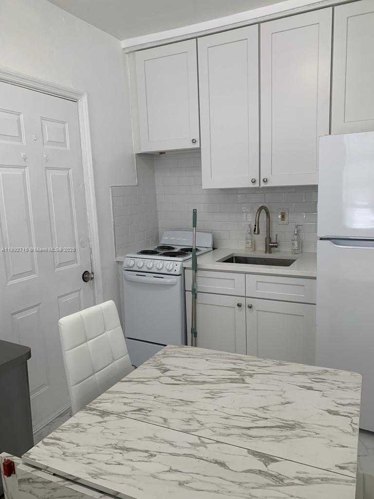 Small Image of 545 MICHIGAN AVE #8, Miami Beach Number 7