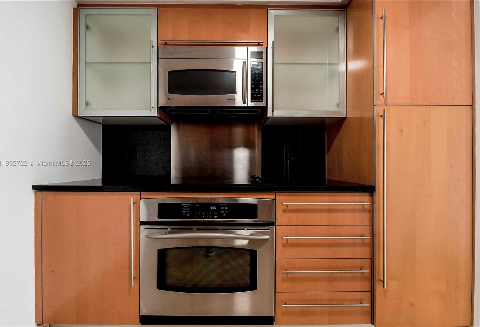 Small Image of 6365 COLLINS AVE #804, Miami Beach Number 4