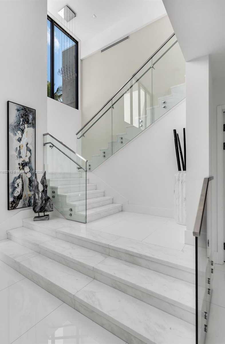 Small Image of 124 PARK DR, Bal Harbour Number 10