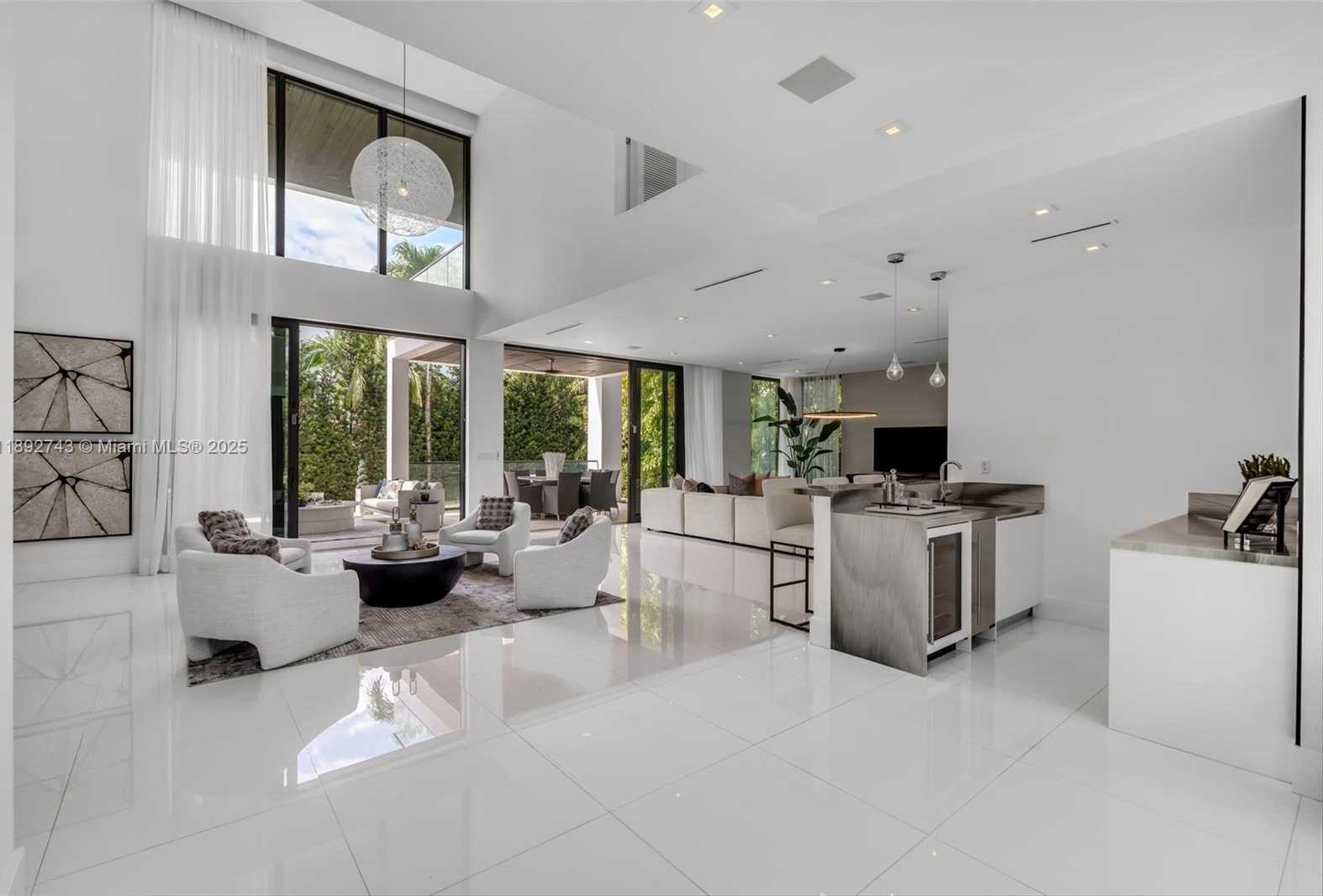 Small Image of 124 PARK DR, Bal Harbour Number 11