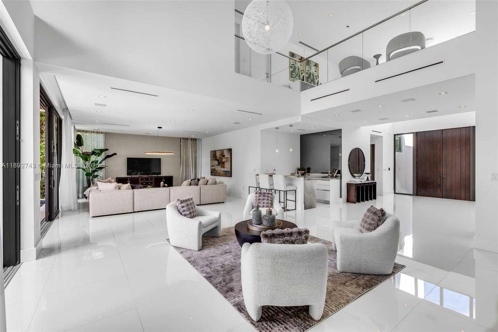 Small Image of 124 PARK DR, Bal Harbour Number 15