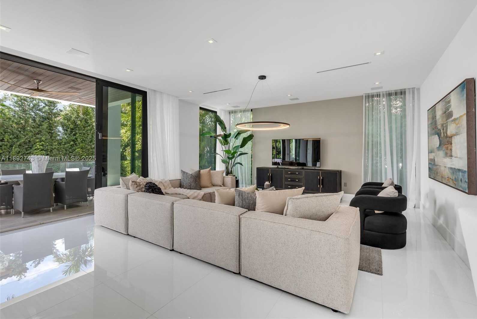Small Image of 124 PARK DR, Bal Harbour Number 19