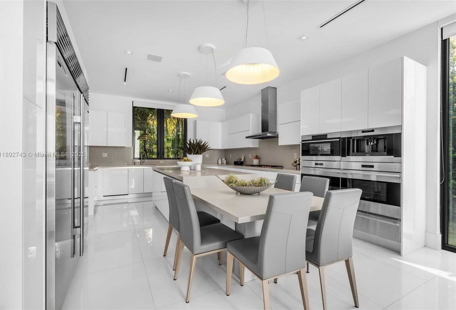 Small Image of 124 PARK DR, Bal Harbour Number 23