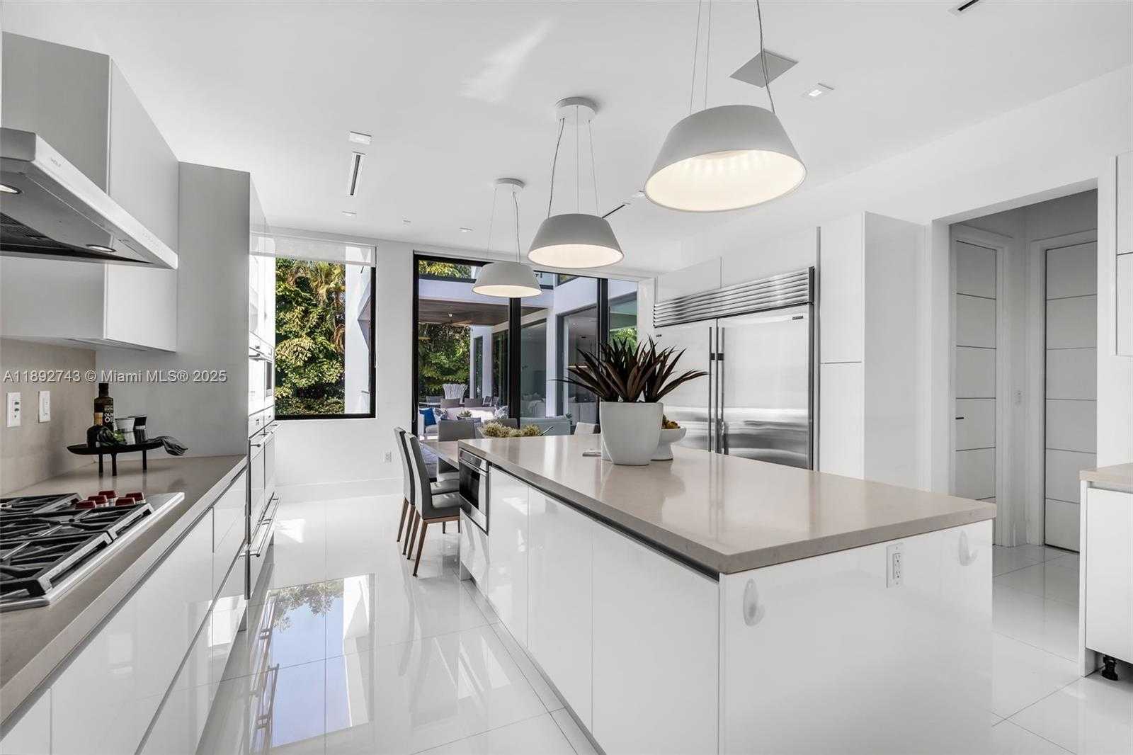 Small Image of 124 PARK DR, Bal Harbour Number 26