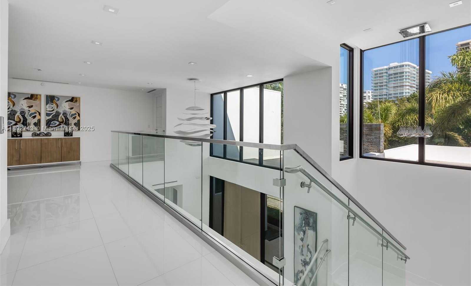 Small Image of 124 PARK DR, Bal Harbour Number 30