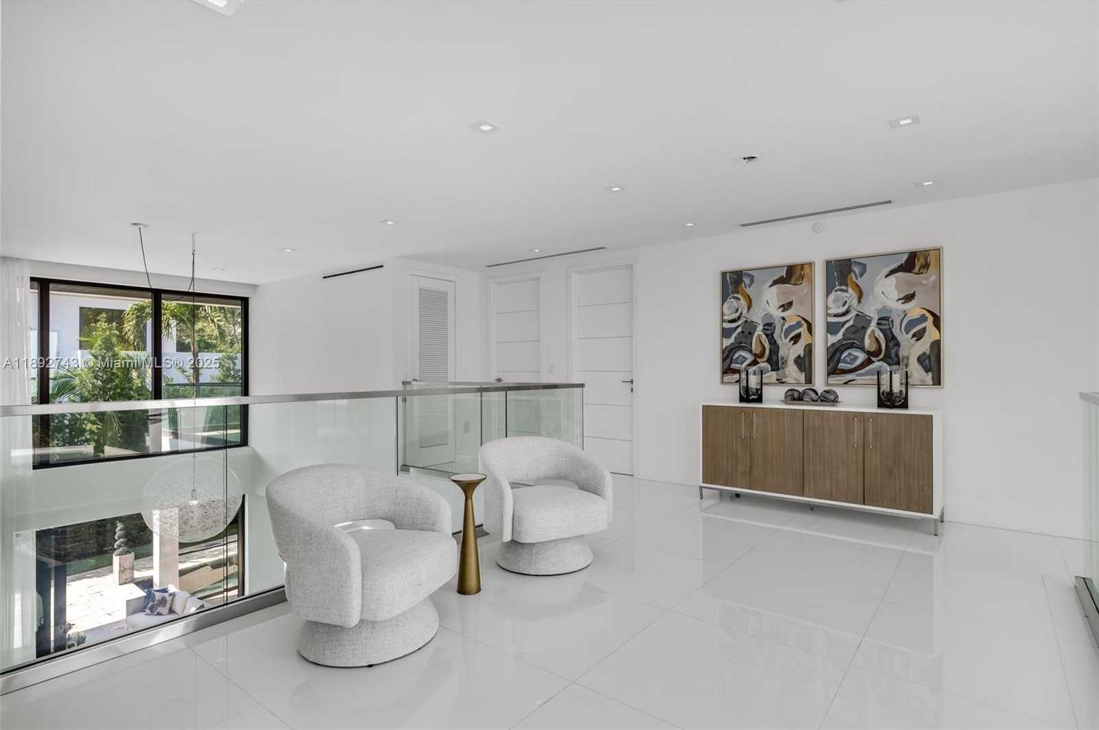 Small Image of 124 PARK DR, Bal Harbour Number 31