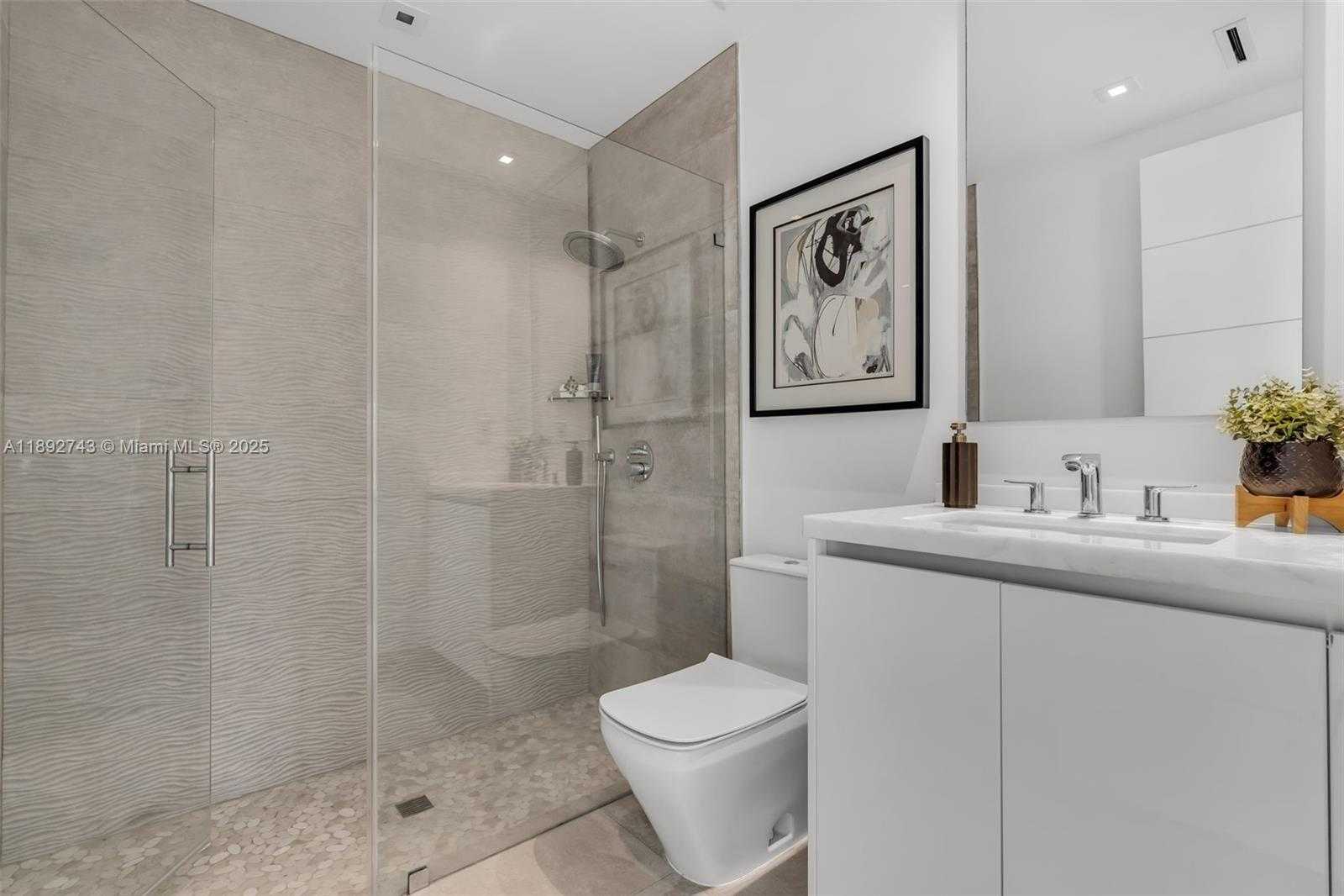 Small Image of 124 PARK DR, Bal Harbour Number 35
