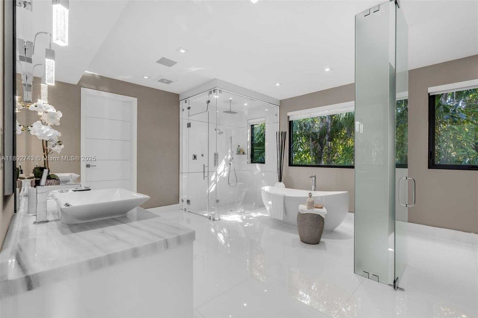 Small Image of 124 PARK DR, Bal Harbour Number 43