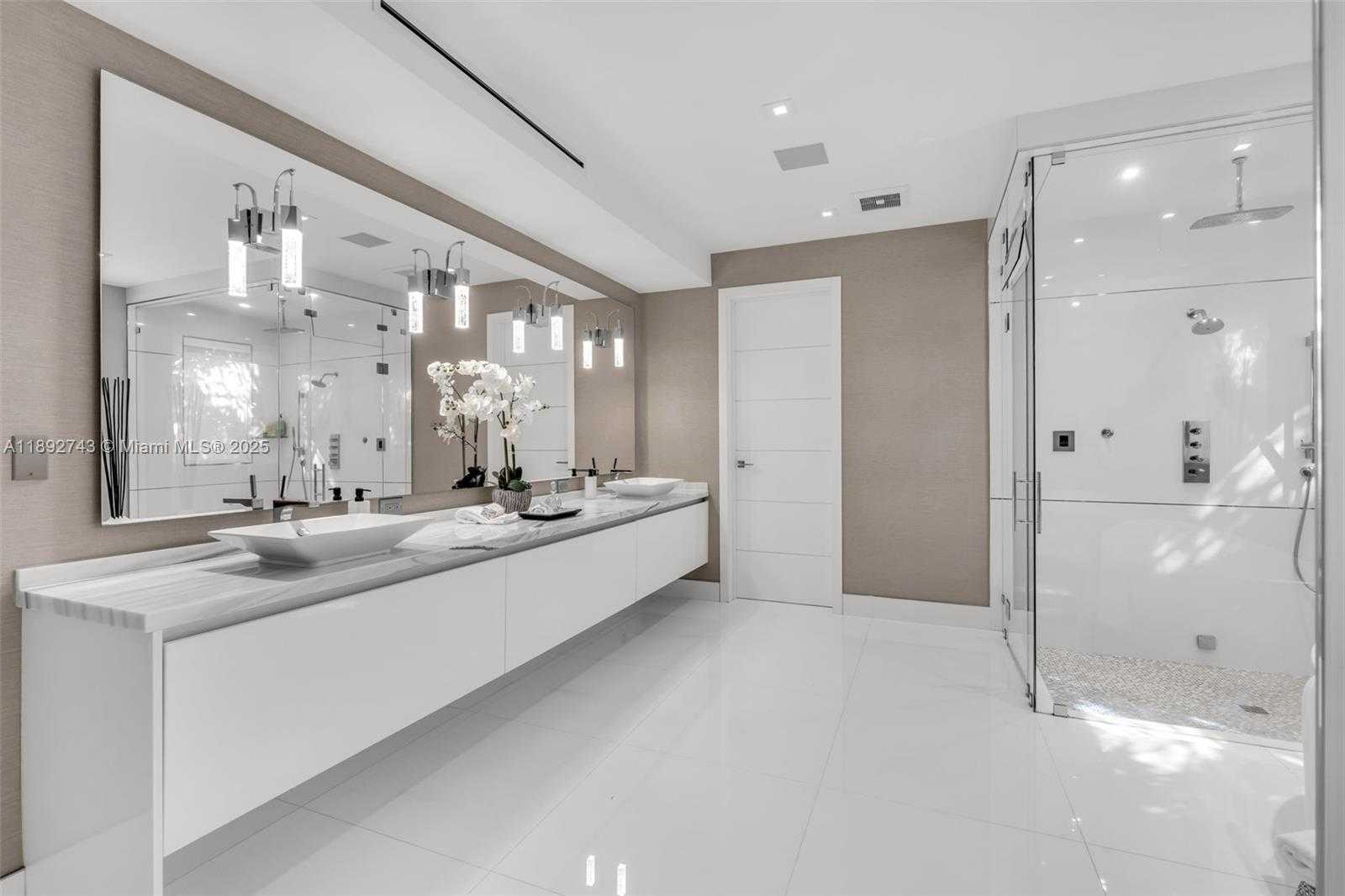 Small Image of 124 PARK DR, Bal Harbour Number 47