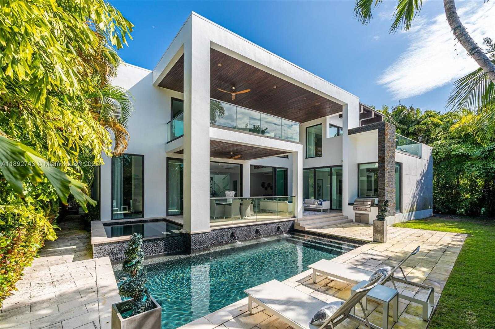 Small Image of 124 PARK DR, Bal Harbour Number 52