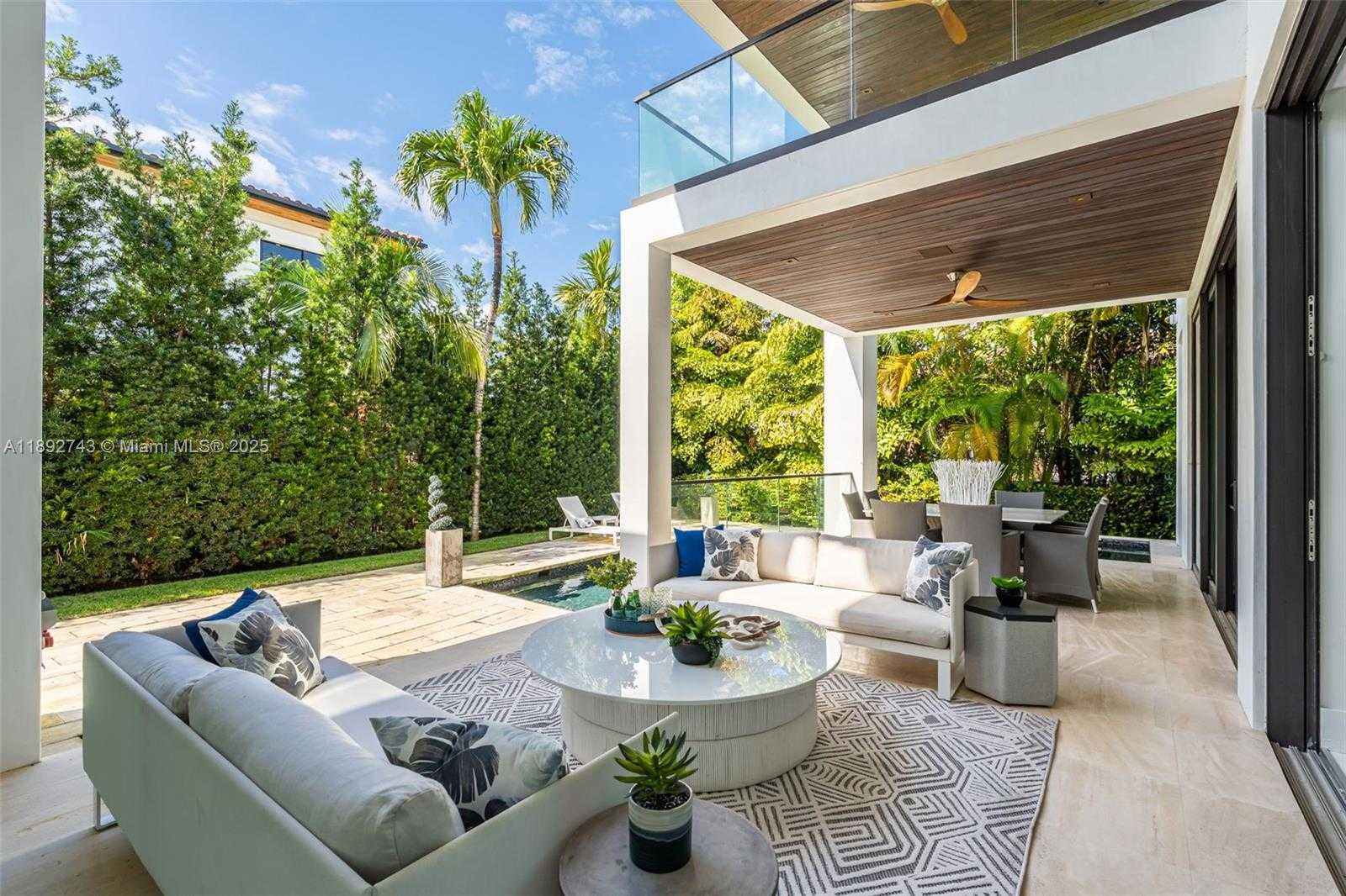 Small Image of 124 PARK DR, Bal Harbour Number 54