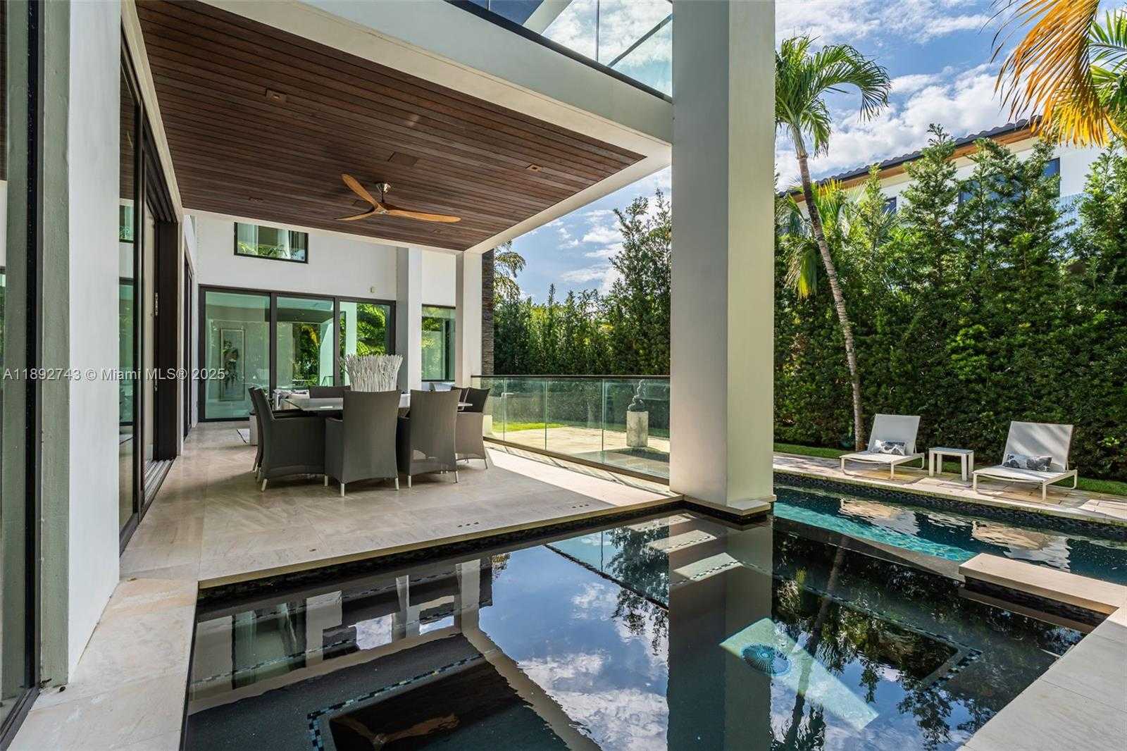 Small Image of 124 PARK DR, Bal Harbour Number 55