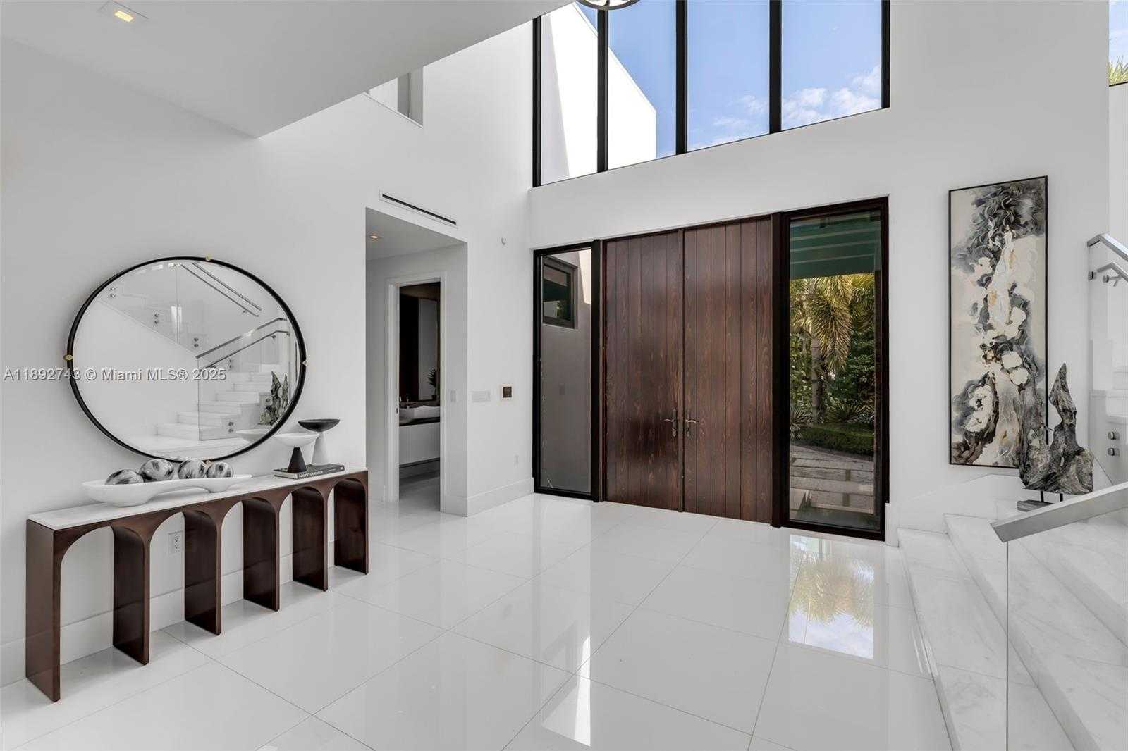 Small Image of 124 PARK DR, Bal Harbour Number 9