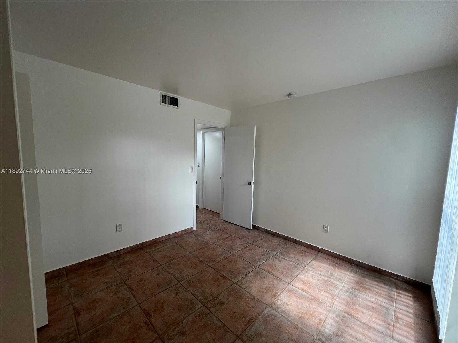 Small Image of 10756 NORTH KENDALL DR #J5, Miami Number 13
