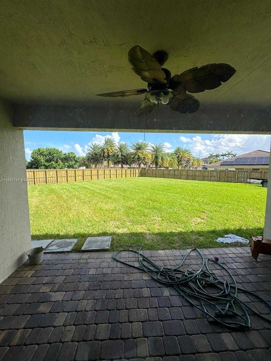 Small Image of 12944 SOUTH WEST 222ND ST, Miami Number 2